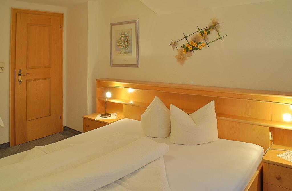 Gaestehaus Resi Jerzens Room photo