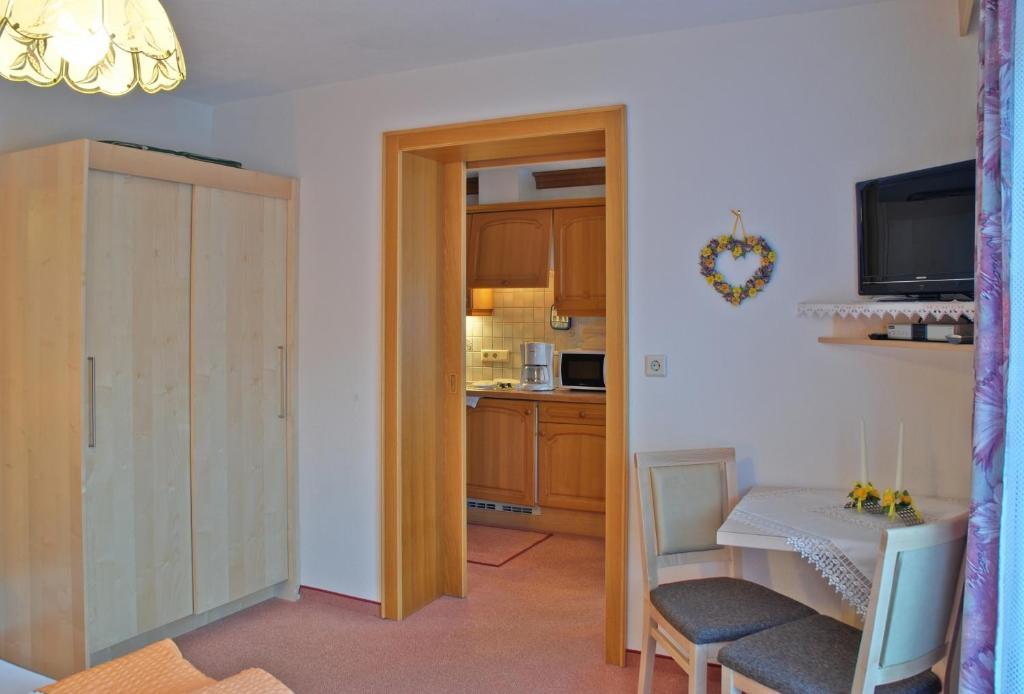 Gaestehaus Resi Jerzens Room photo